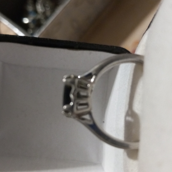 Size 7 black stone ring - Picture 2 of 7